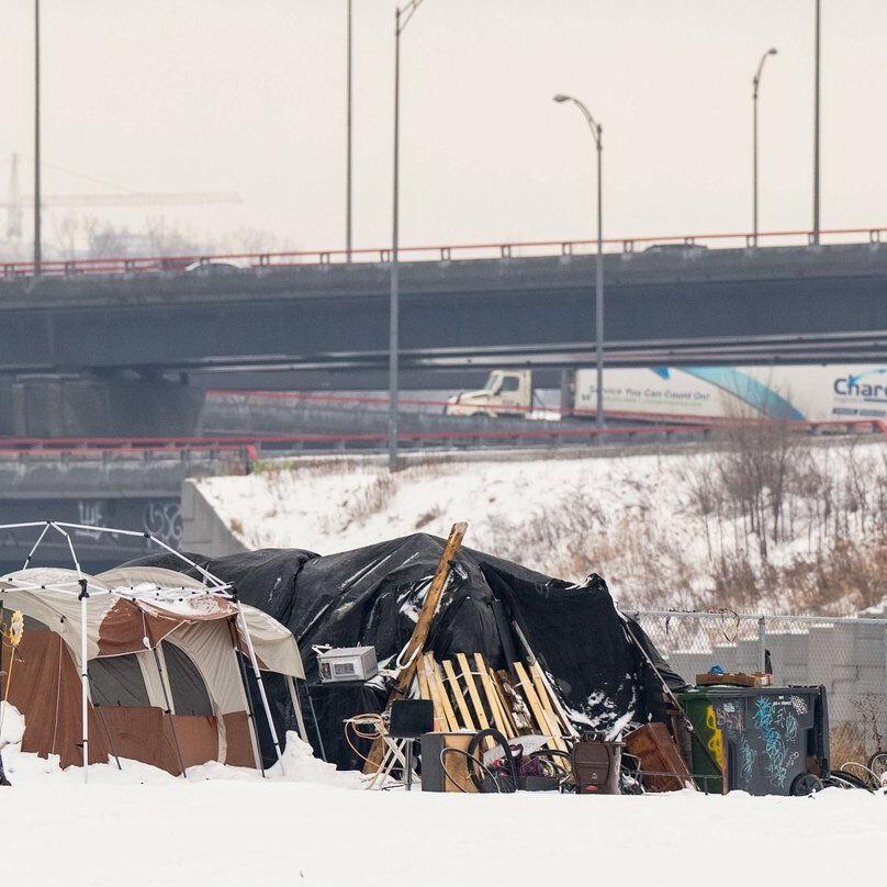 Workers helping the homeless in Montreal feel powerless as crisis deepens